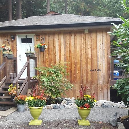 A Tiny Escape Villa Roberts Creek Bagian luar foto