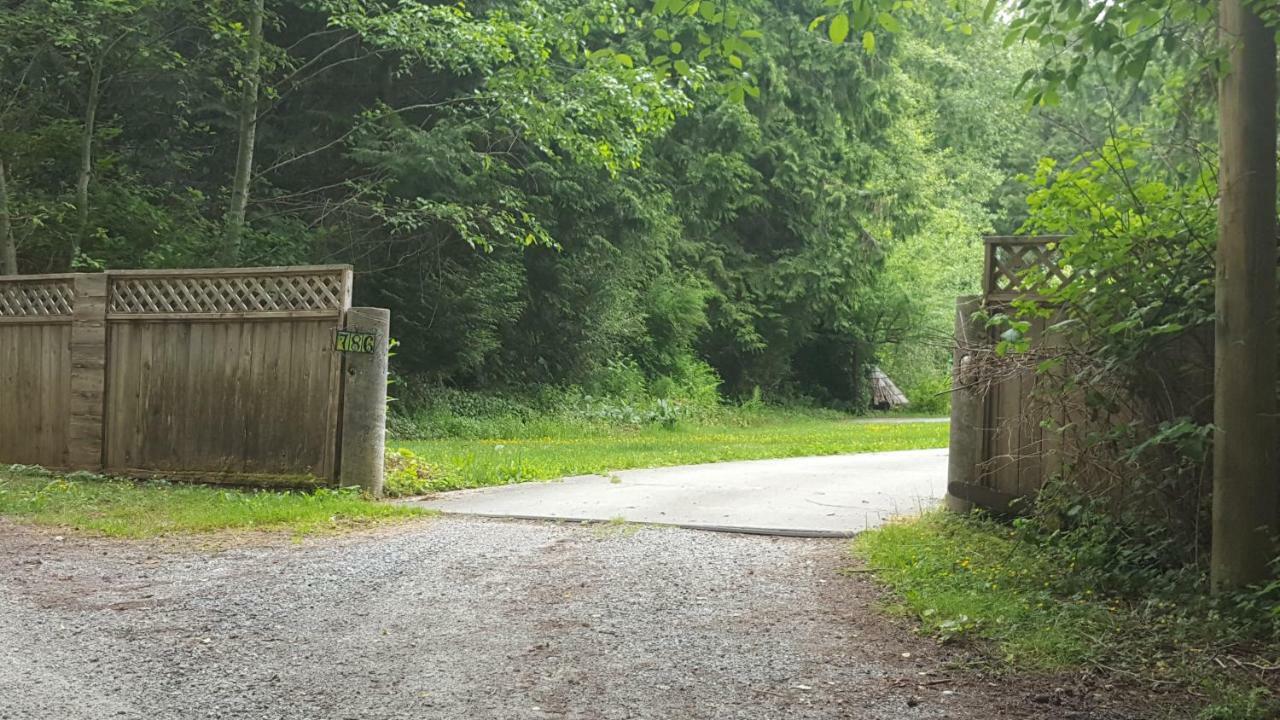 A Tiny Escape Villa Roberts Creek Bagian luar foto