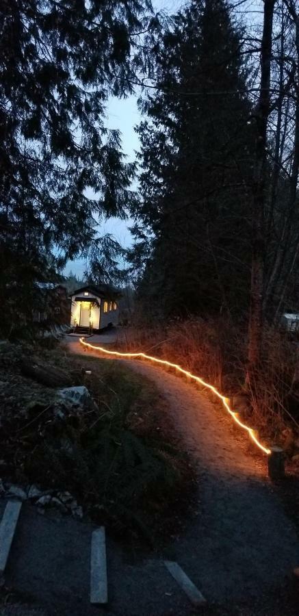 A Tiny Escape Villa Roberts Creek Bagian luar foto