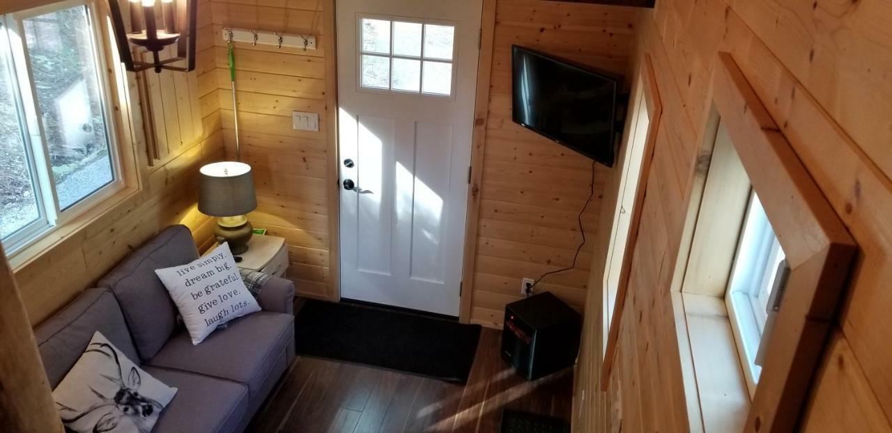 A Tiny Escape Villa Roberts Creek Bagian luar foto