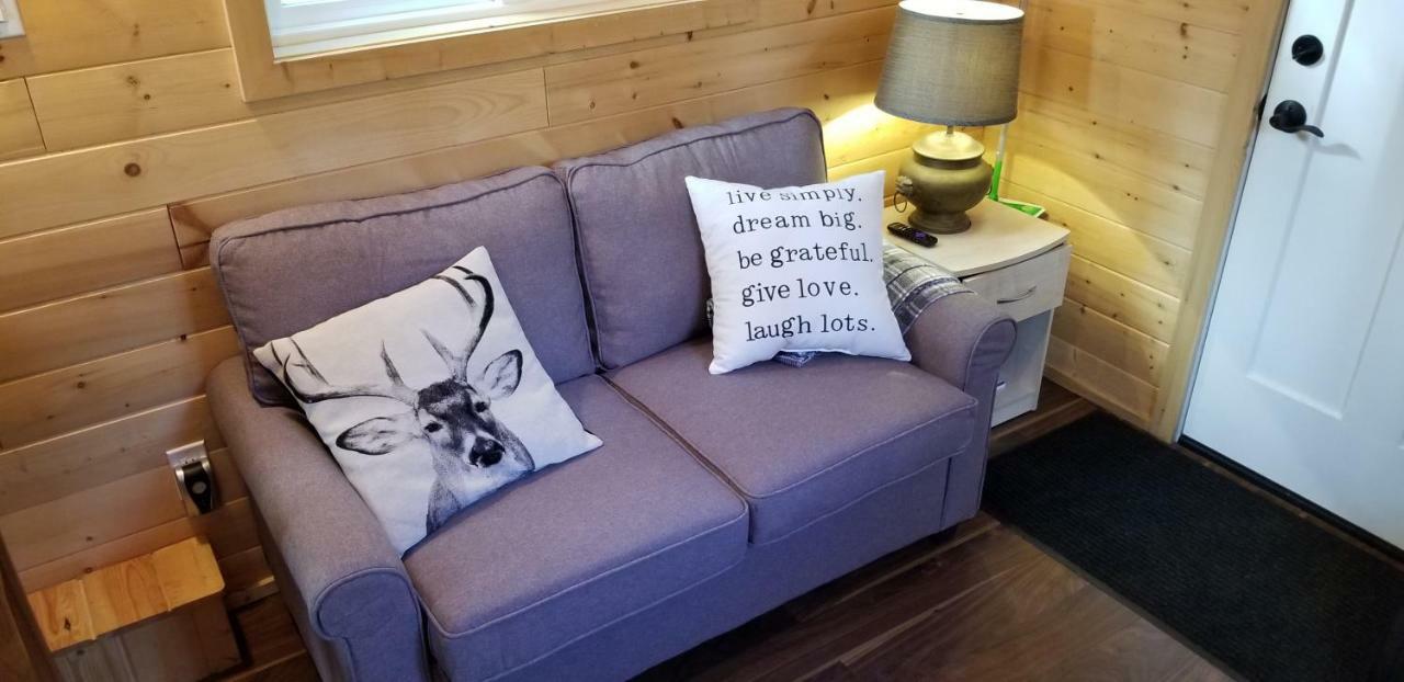 A Tiny Escape Villa Roberts Creek Bagian luar foto