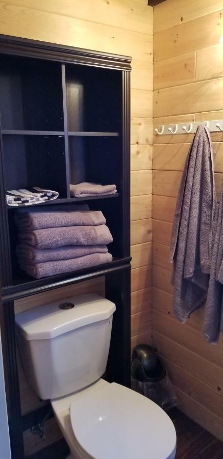 A Tiny Escape Villa Roberts Creek Bagian luar foto