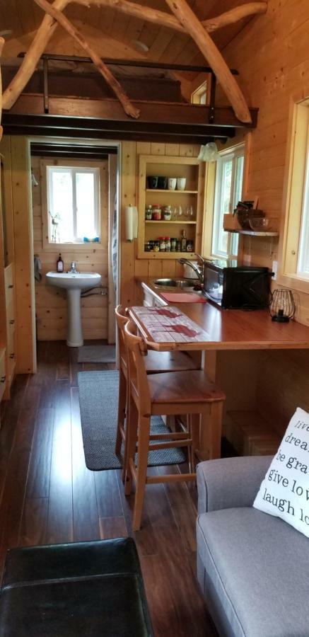 A Tiny Escape Villa Roberts Creek Bagian luar foto