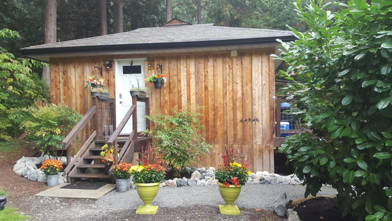 A Tiny Escape Villa Roberts Creek Bagian luar foto