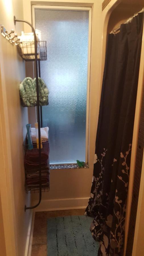 A Tiny Escape Villa Roberts Creek Bagian luar foto
