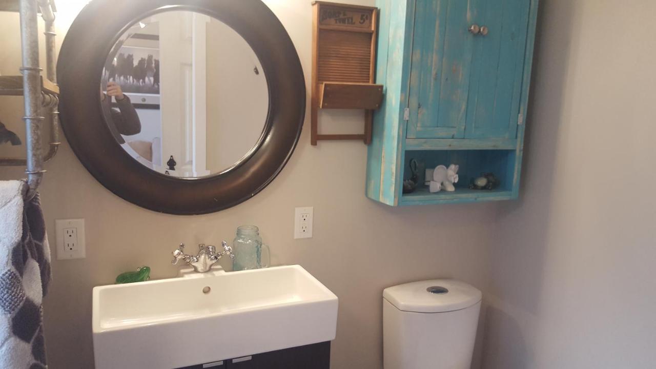 A Tiny Escape Villa Roberts Creek Bagian luar foto